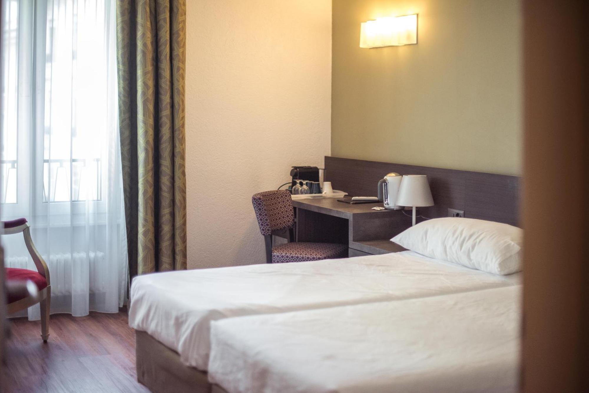Hotel Montana Genf Szoba fotó